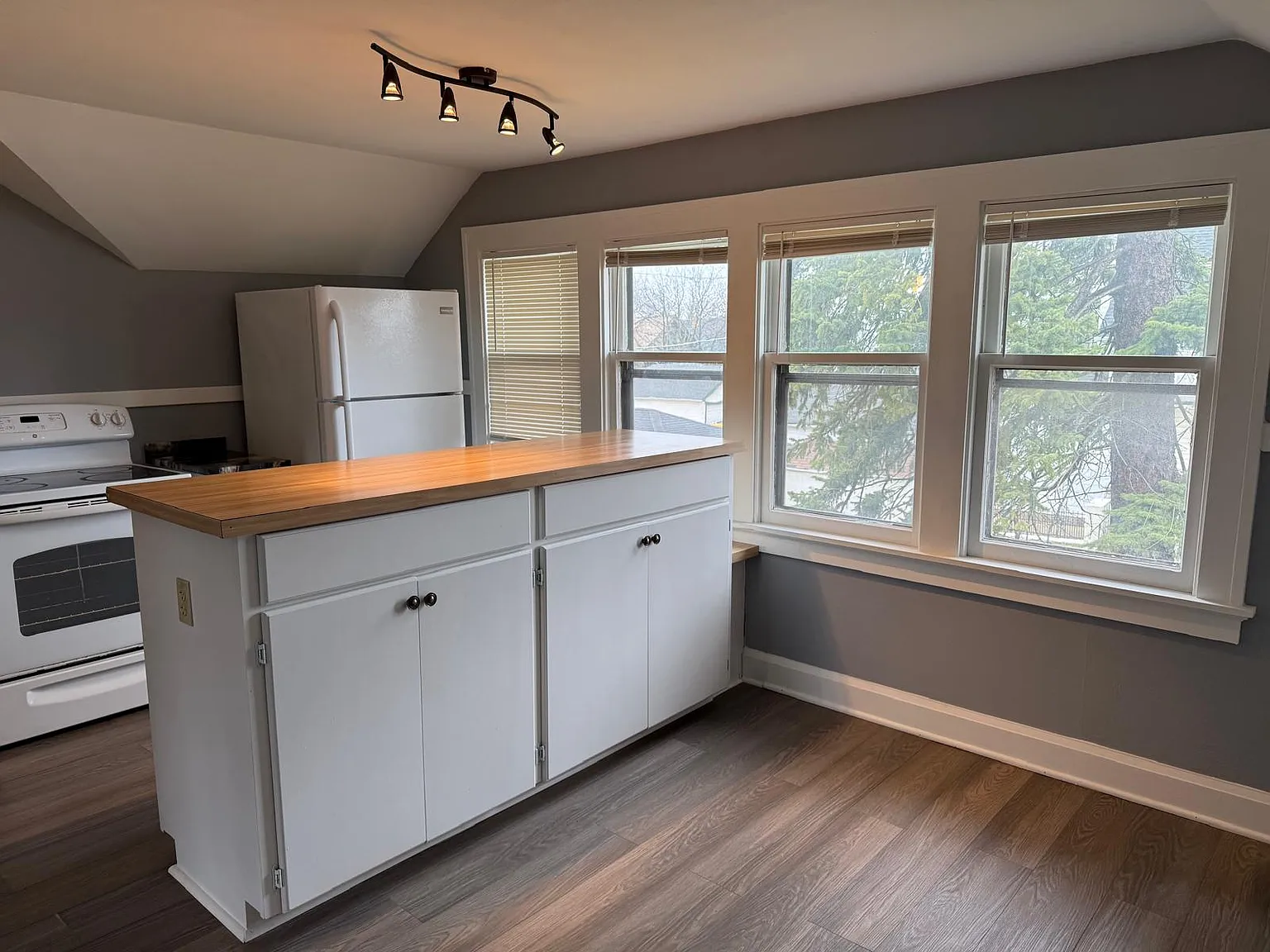 7708 W Orchard St — Photo 4