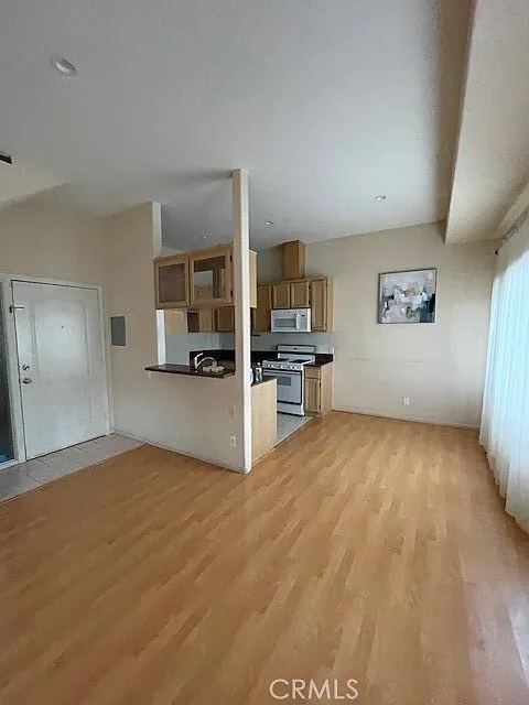 2 bed, 1105 sqft, $2,750 — Photo 2