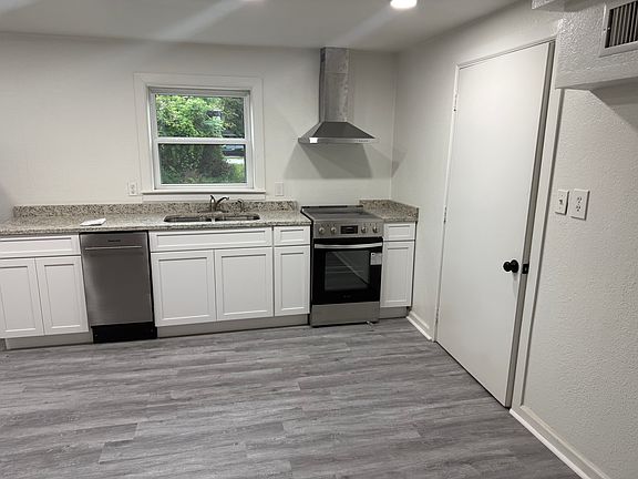 2nd image of 1412 Dauphin Ln #1