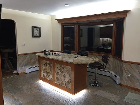 Kitchen island 