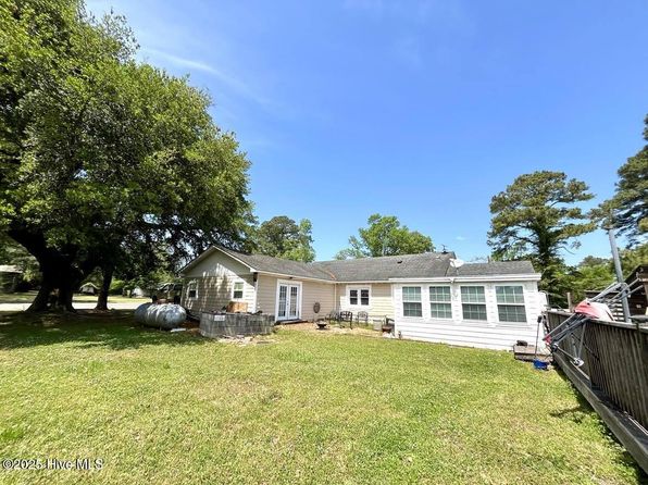 1281 Old Chinquapin Road, Beulaville, NC 28518