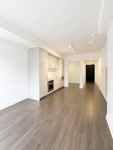 89 Queen St E #1295 Photo 1