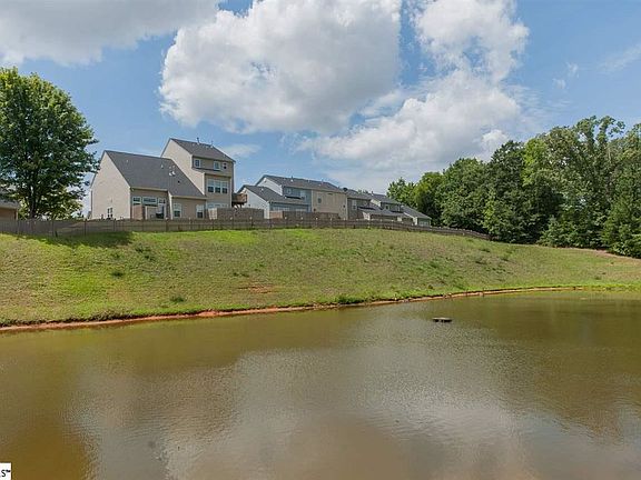 3rd image of 25 Pine Walk Dr