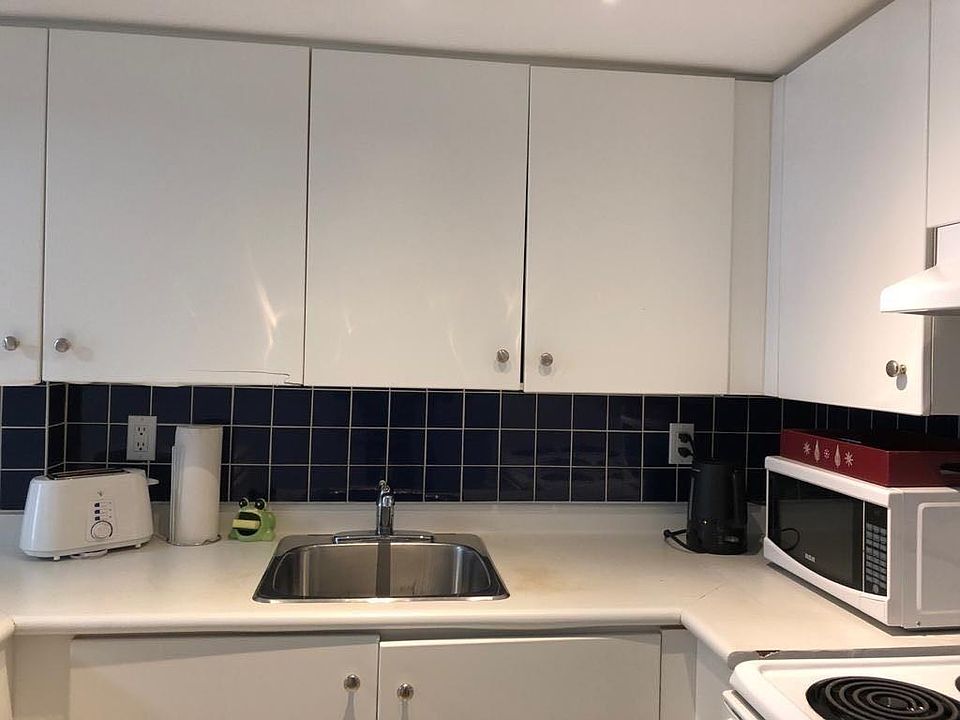 2nd image of 415 Jarvis St #201