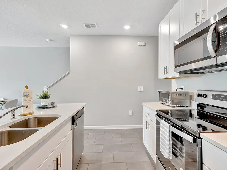 345 SE Angler Dr — Photo 9