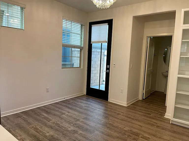 887 Pear Ct — Photo 6