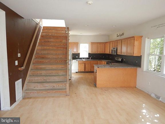 3rd image of 208 S Lincoln Ave