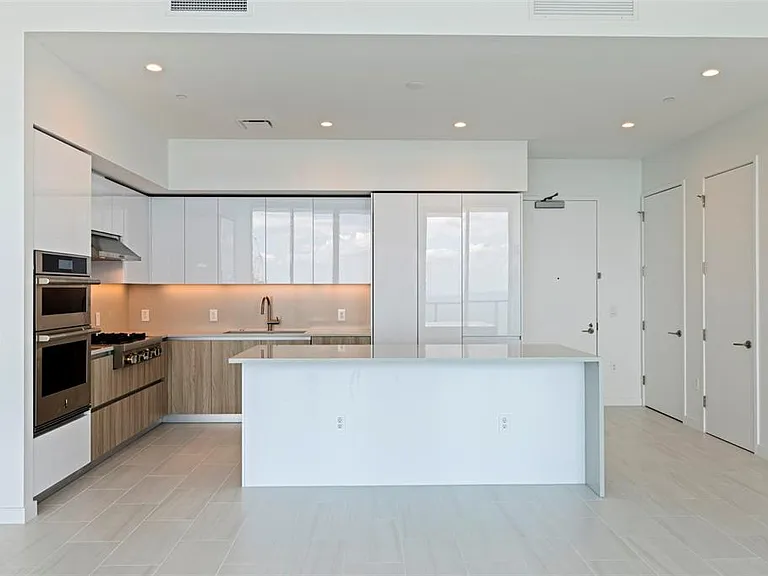 400 Central Ave #3906 — Photo 12