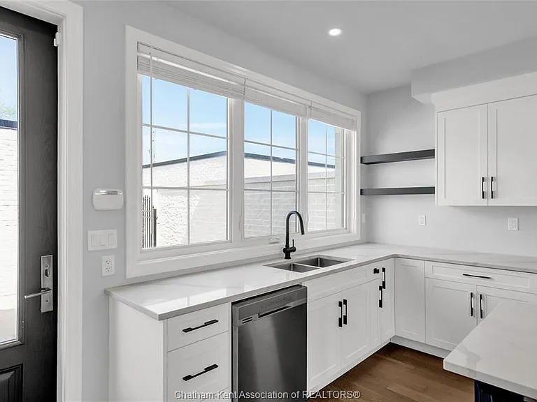864 Park Ave W — Photo 13