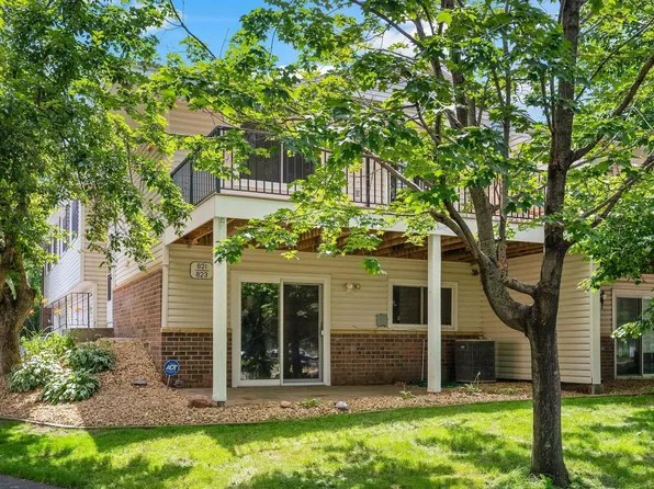 821 Evergreen Cir, Burnsville, MN 55337
