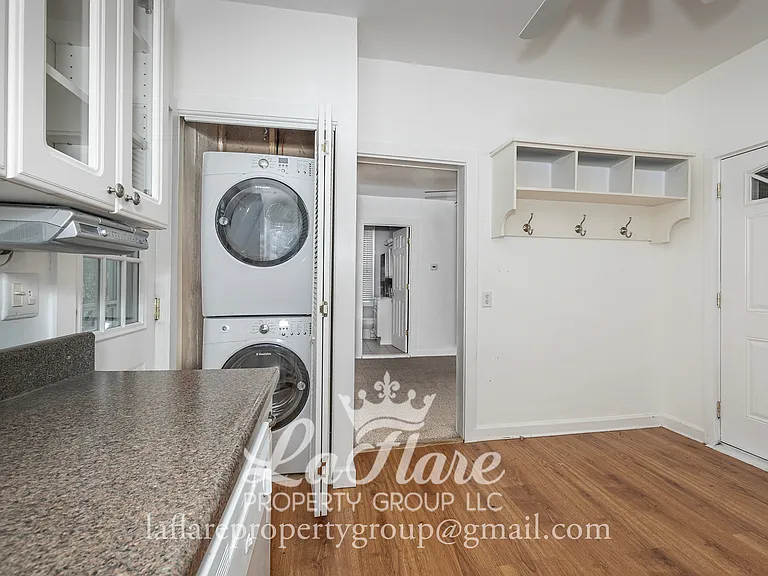 427 E Indiana Ave — Photo 9