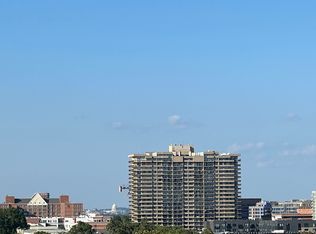 400 Madison St APT 1008, Alexandria, VA 22314