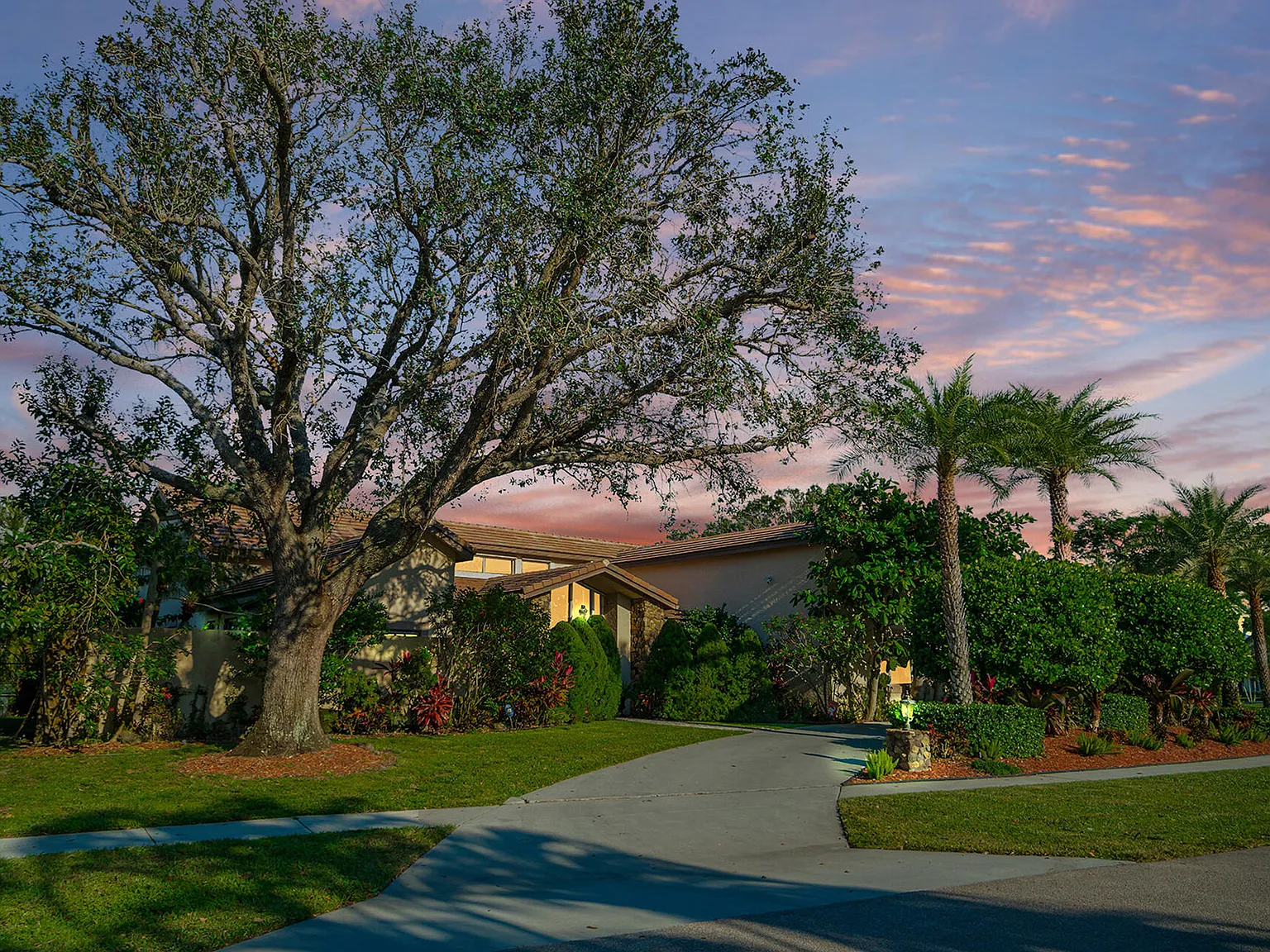 5 bed, 4.0 bath, 3476 sqft, $9,000 — Photo 3