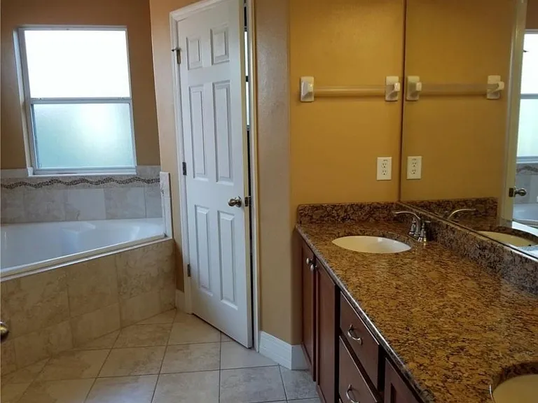 2401 S Shine Ave — Photo 22
