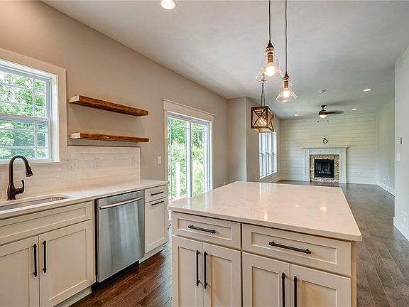 5th image of 3203 Carmellas Cir