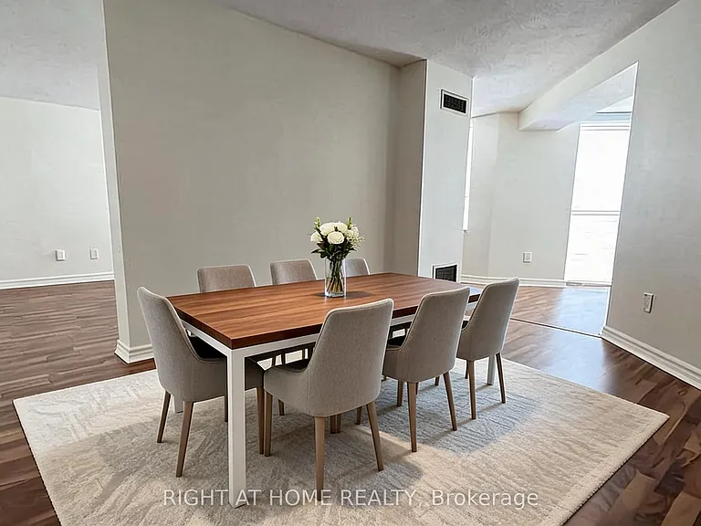 3650 Kaneff Cres #3202 — Photo 5