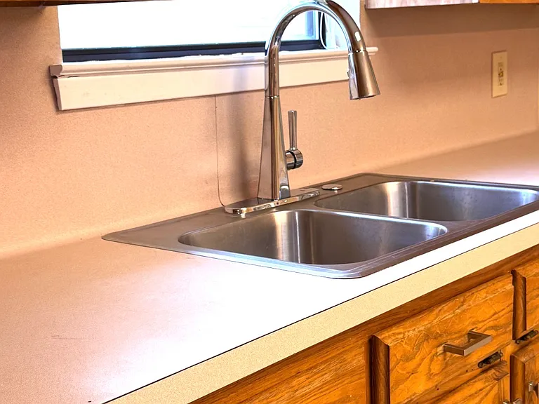 2527 Westminster Dr — Photo 2