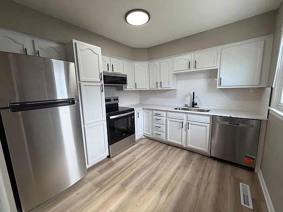 5th image of 3405 3rd Ave
