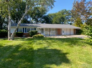2201 Augsburg Dr, Saginaw, MI