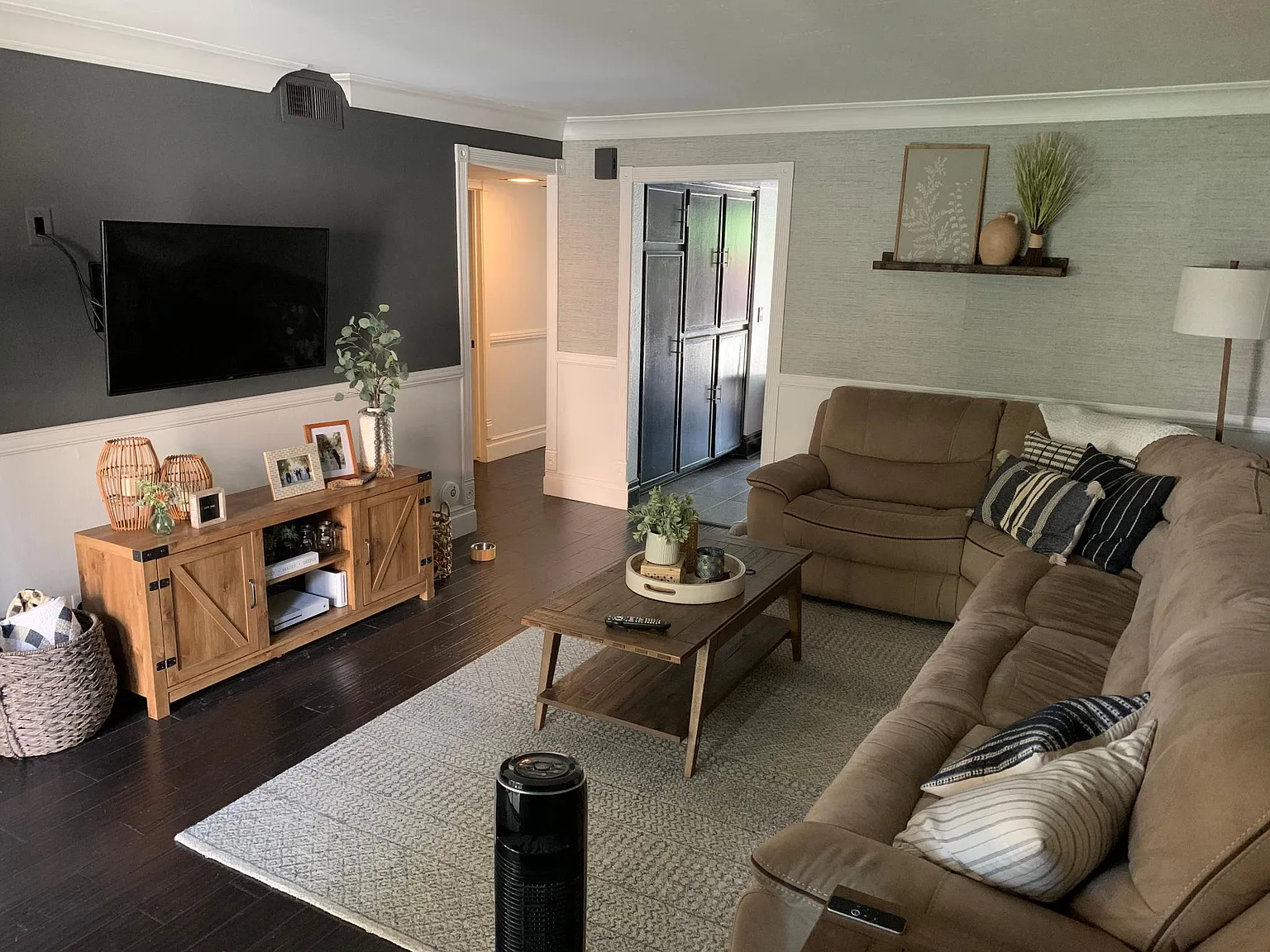 2 bed, 936 sqft, $3,150 — Photo 1