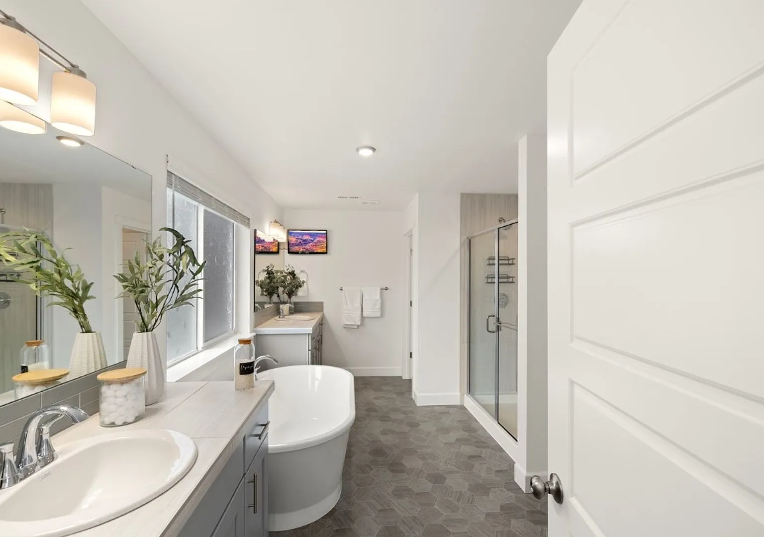 4Bd/3.5Ba Covington Home — Photo 4