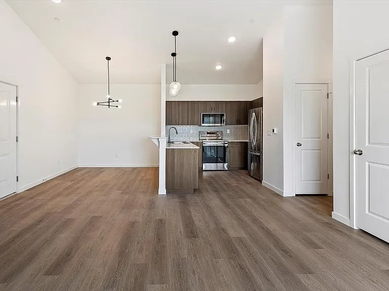 Hawk's Landing Apartments — Photo 101