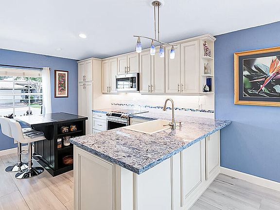 4th image of 8177 Florenza Dr