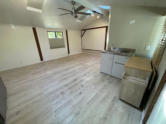 3rd image of 420 Laurel Ave #B