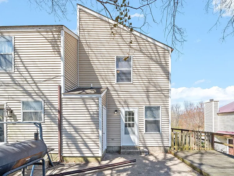Kingsbury Dr - 923 — Photo 21