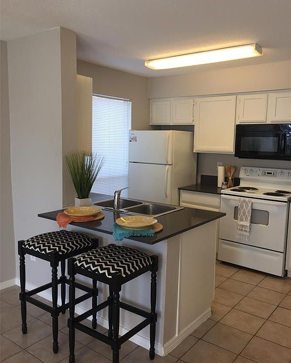 1st image of 3900 Woodchase Dr APT 85
