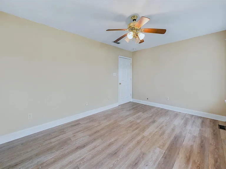 5 Comet Ct — Photo 19