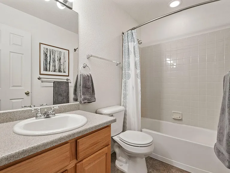 1933 Falcon Ridge Dr — Photo 17
