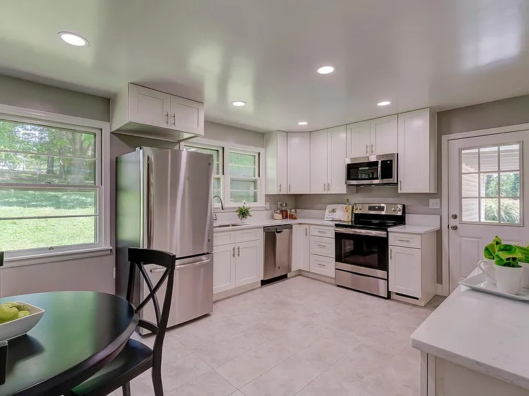 5730 Davida Rd — Photo 2