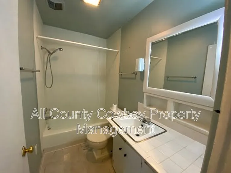 706 S 16th St — Photo 9
