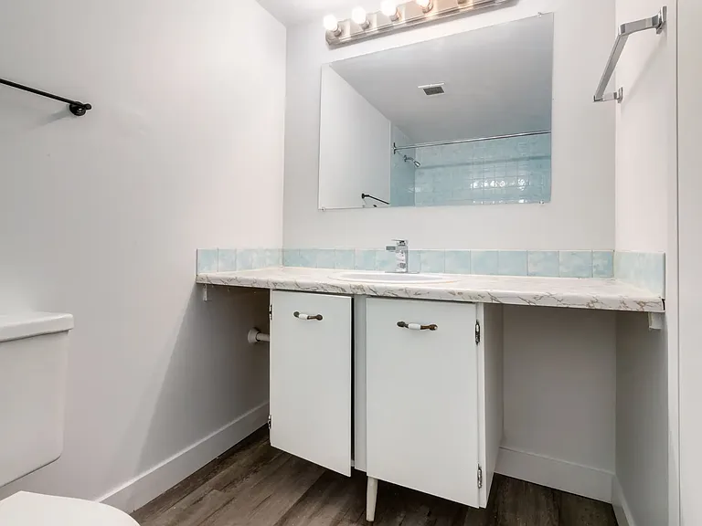 115 25th Ave SW #403 — Photo 21