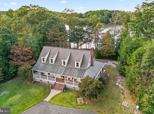 155 Edgewater Ln, Montross, VA 22520
