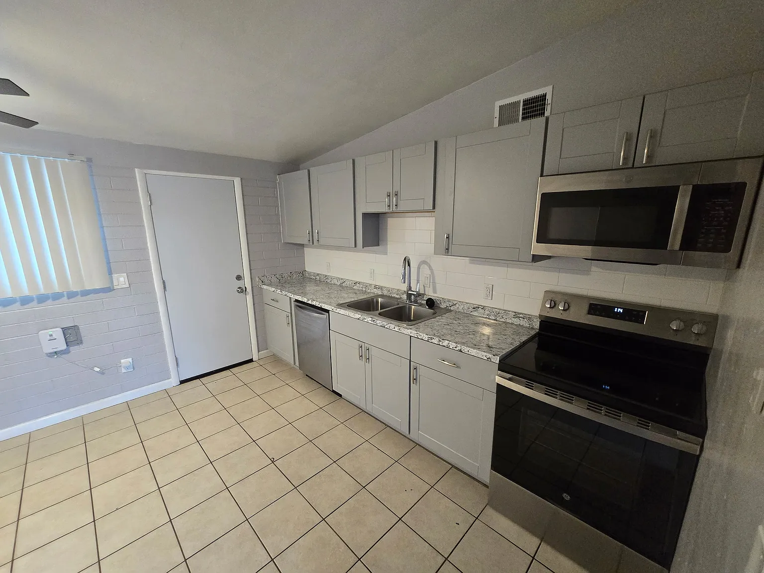 2 bed, 750 sqft, $1,095 — Photo 2