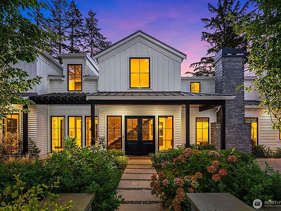 2nd image of 607 86th Avenue NE