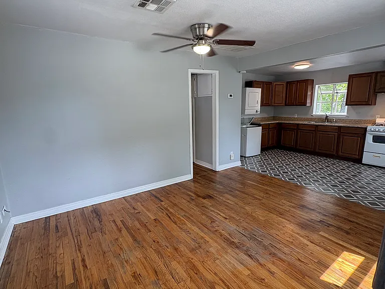 501 N University Blvd — Photo 4