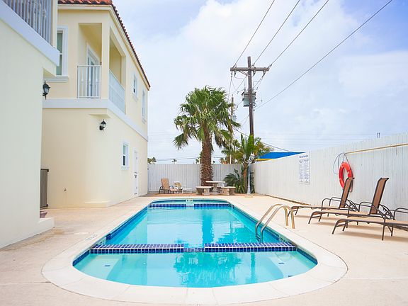 2nd image of 102 E Gardenia St