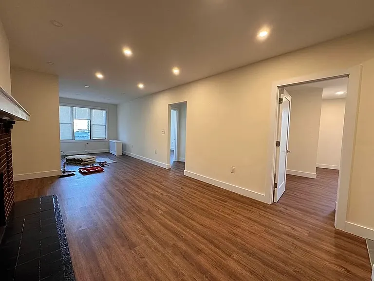 11420 Queens Blvd #3 — Photo 6