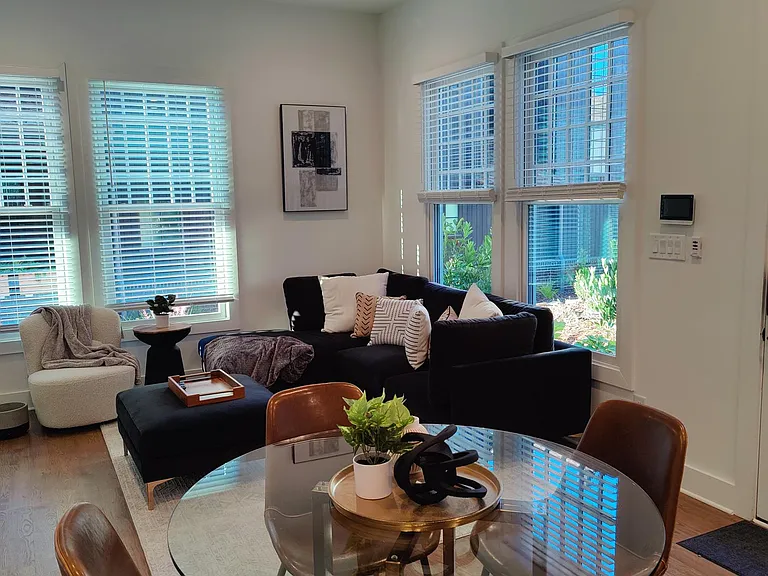 255 Kelmscott Ln — Photo 3