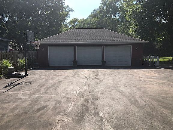 Large 3 car garage 