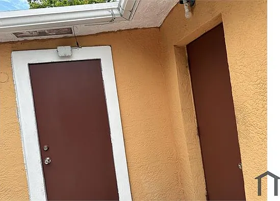 1171 Iroquis Ave — Photo 8