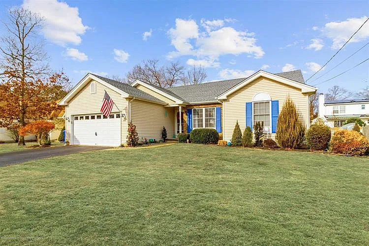 1012 Beach Ln photo 1