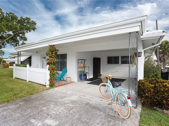 3rd image of 3741 Mainlands Blvd N #3