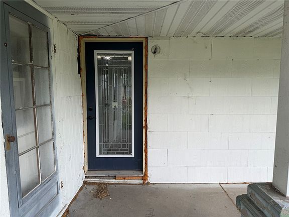 5th image of 111 W Oak Ave