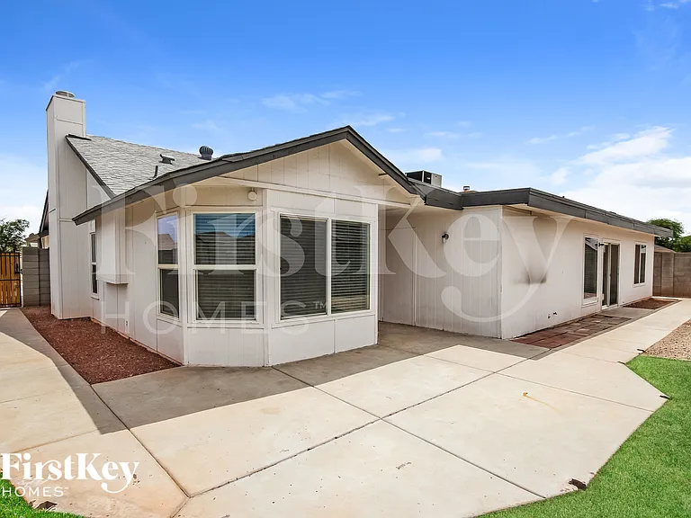 8038 W Windrose Dr — Photo 14