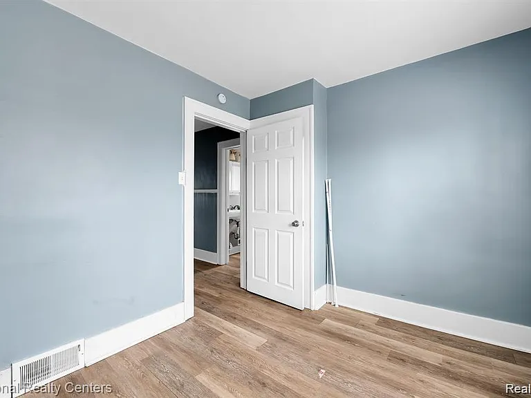 39 E Brockton Ave — Photo 10