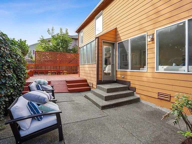 24275 SE 1st Pl — Photo 26